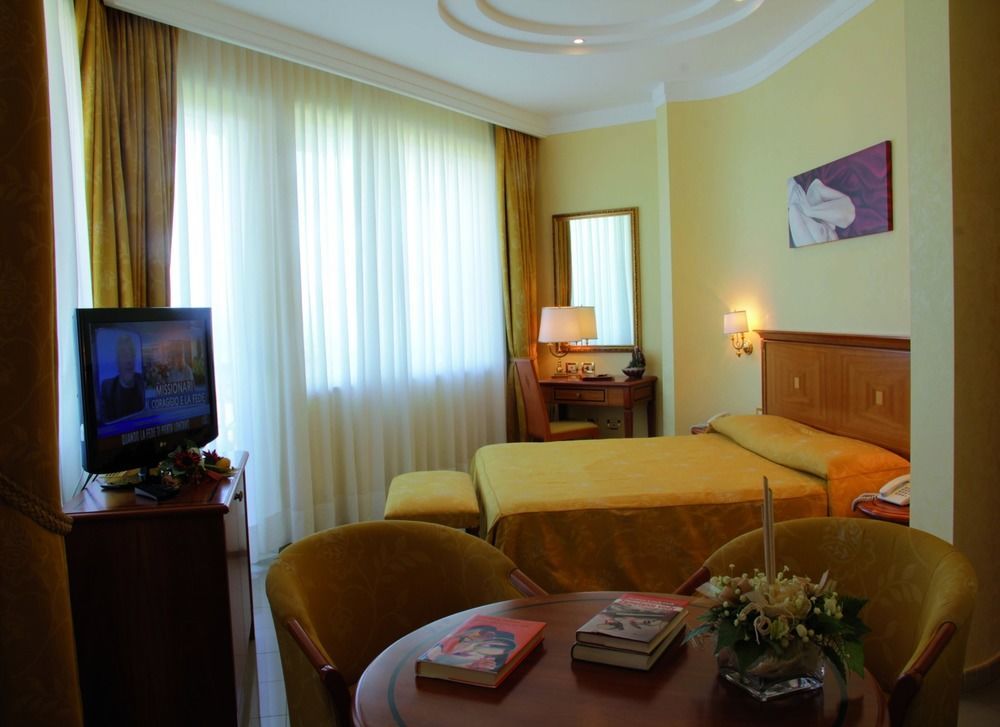 Hotel Tirreno Parghelia Pokoj fotografie