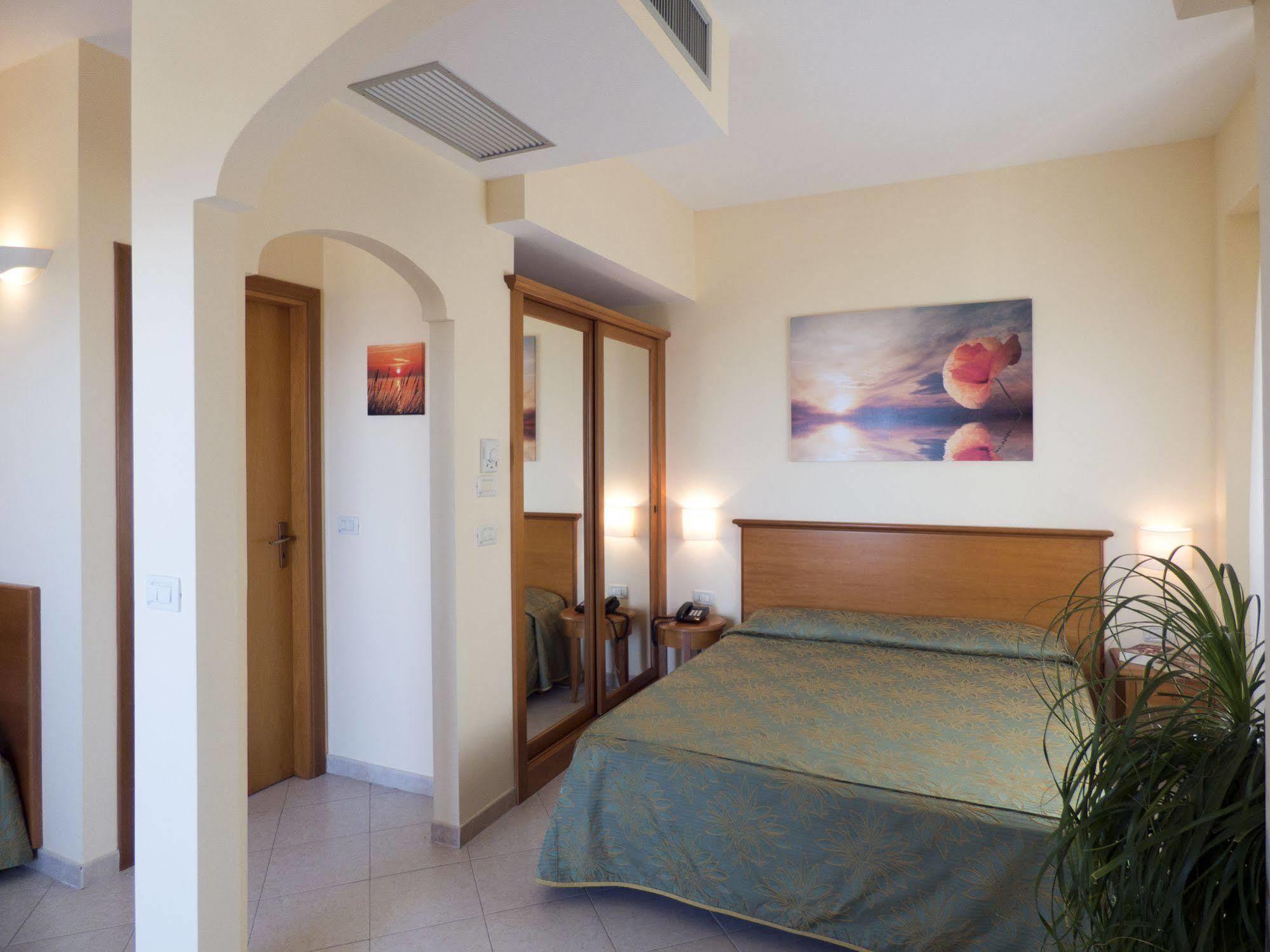 Hotel Tirreno Parghelia Exteriér fotografie