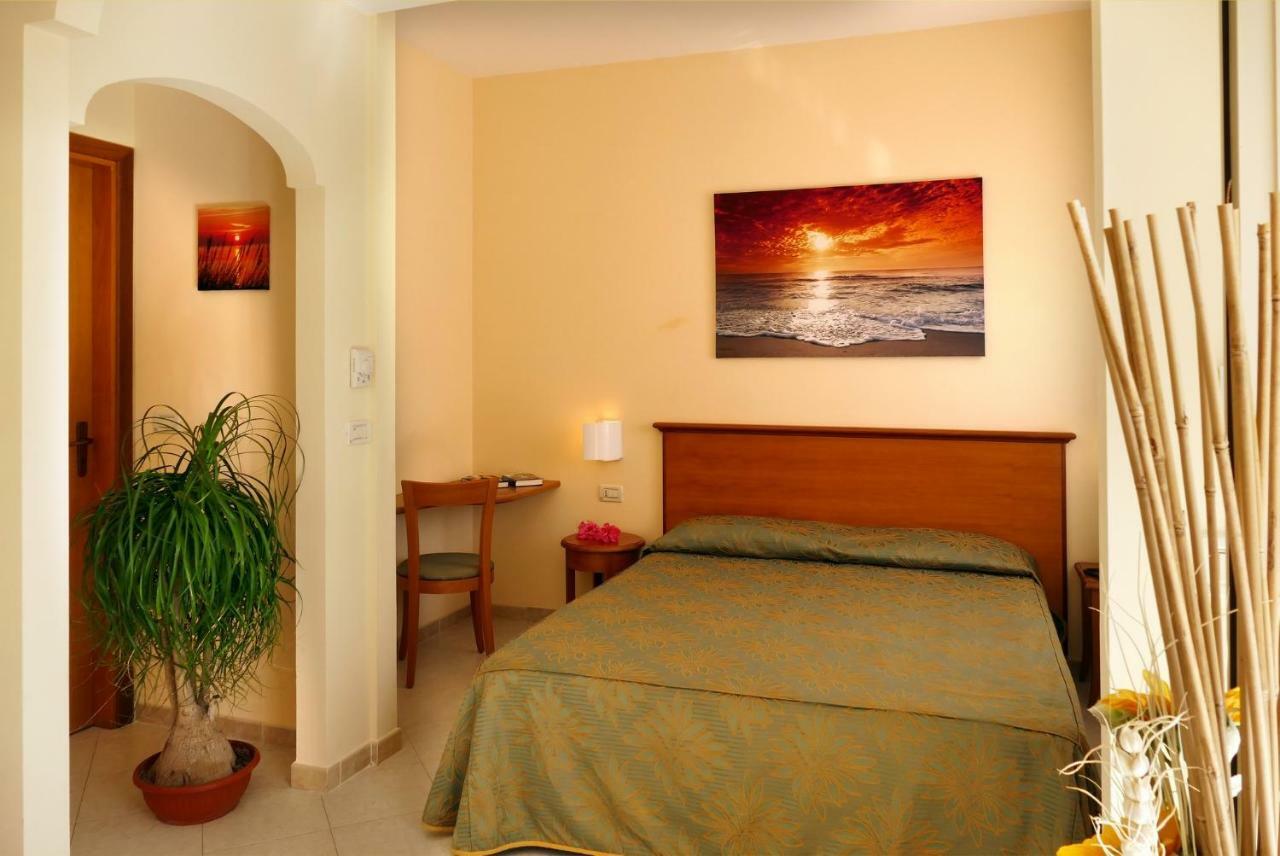 Hotel Tirreno Parghelia Exteriér fotografie